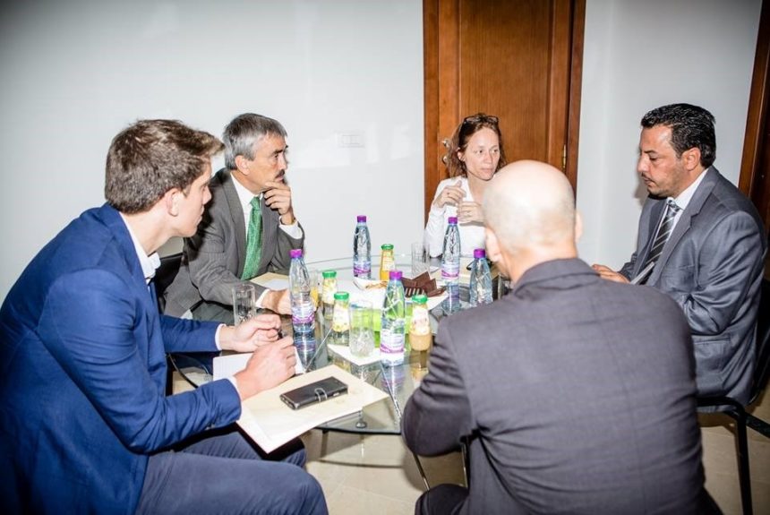 اجتماع فريق مجمع ليبيا للدراسات المتقدمة مع سفير المملكة المتحدة لدى ليبيا