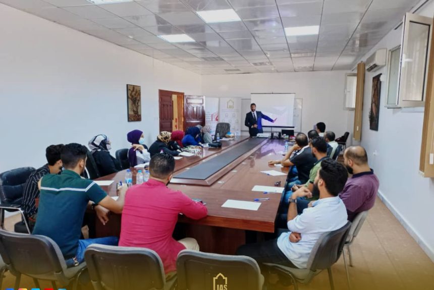 مجمع ليبيا ينظّم محاضرة بعنوان: تشجيع القانون التجاري الليبي لريادة الأعمال في مدينة درنة